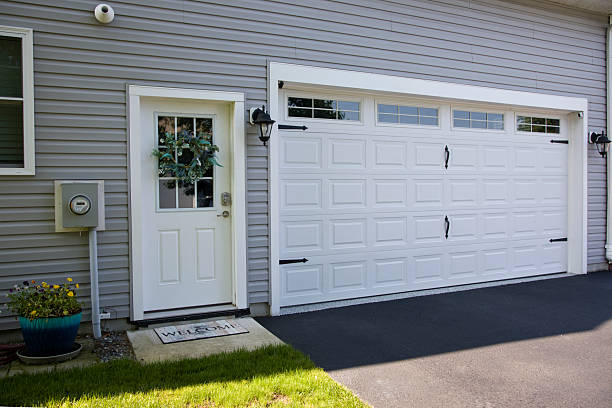 24/7 Emergency Garage Door Panel Replacement experts in McMechen, WV